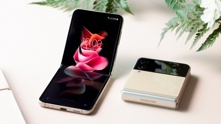 samsung-galaxy-z-flip3-5g-smartphone-lipat-dengan-desain-stylish
